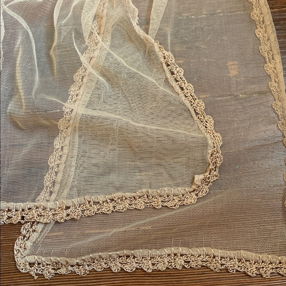 Mesh scarf with crochet trim - Picture 3 of 3